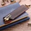 1704891060203-cc8bef38857548ff87da62cfe298e385-goods-1.webp 1pc Hand-stitched Cowhide Pen Bag